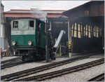 Noch einmal, diesmal in  rauchender Farbe , die Kohle befeuerte BRB H 2/3 N� 6 beim Depot vom ankommenden Zug aus fotografiert.