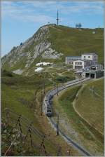 Die Rochers de Naye Gipfelstation mit einem Beh 4/8.