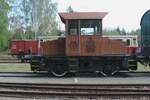 Quasi-Holzlok (der Holzpatron ist n�r Farbe) 799 019 steht am 11 Mai 2024 ins Eisenbahnmuseum von Luzna u Rakovnika.